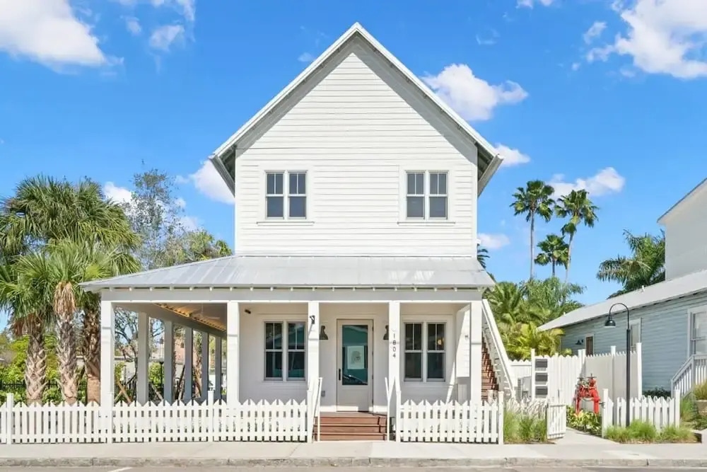 Casa Julieta Luxury Ybor-Themed Studio