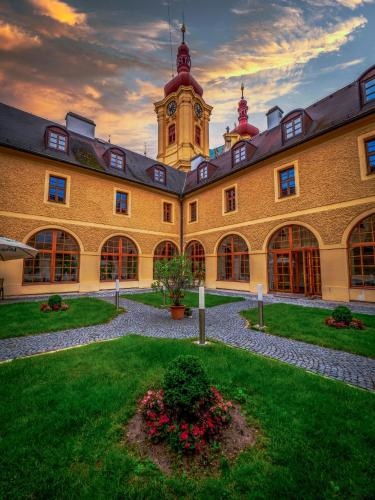 Klášter Hejnice - Vzdělávací, Konferenční A Poutní Dům