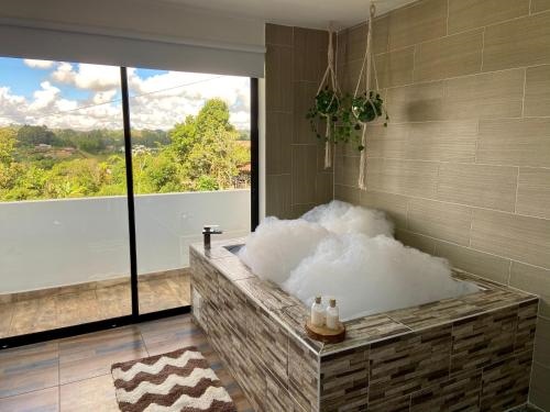 Cabanas Con Jacuzzi Y Chimenea - Casa Floral, Marinilla