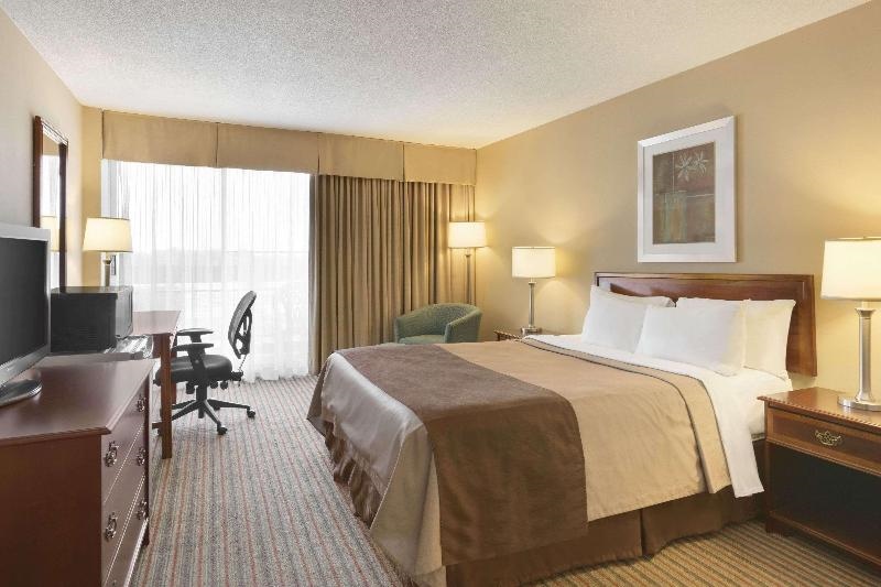 Ramada by Wyndham Belleville Harbourview Conference Centre