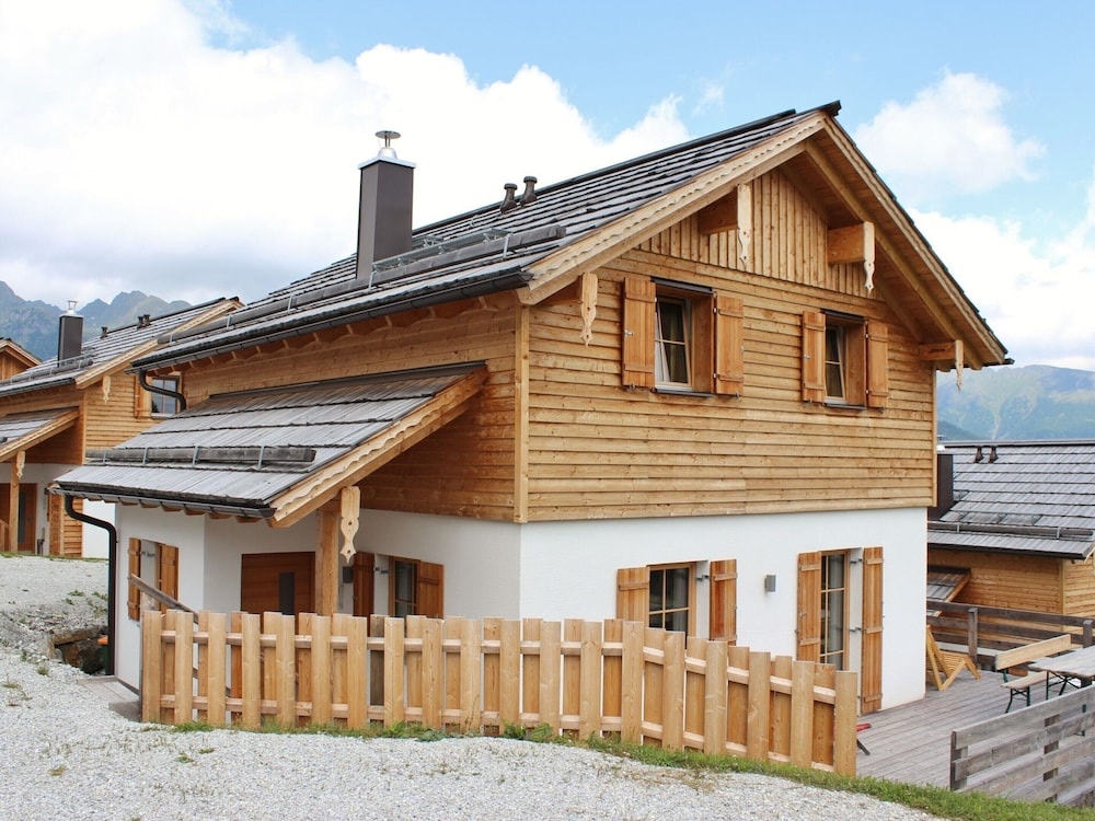 Cozy Chalet In Weisspriach With Terrace