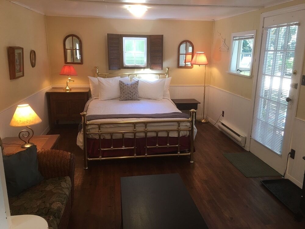 Lakeshore On Salt Spring