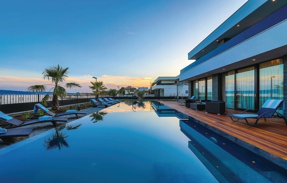 Beachfront Villa Baronessa With Pool