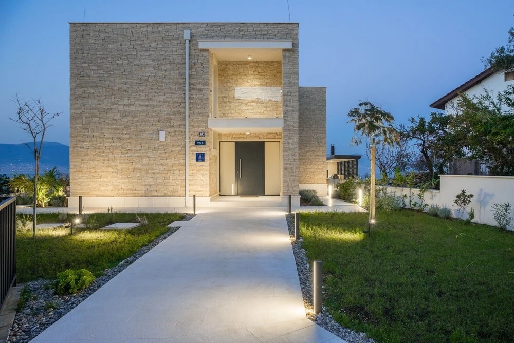 Beachfront Villa Grey Martini With Pool