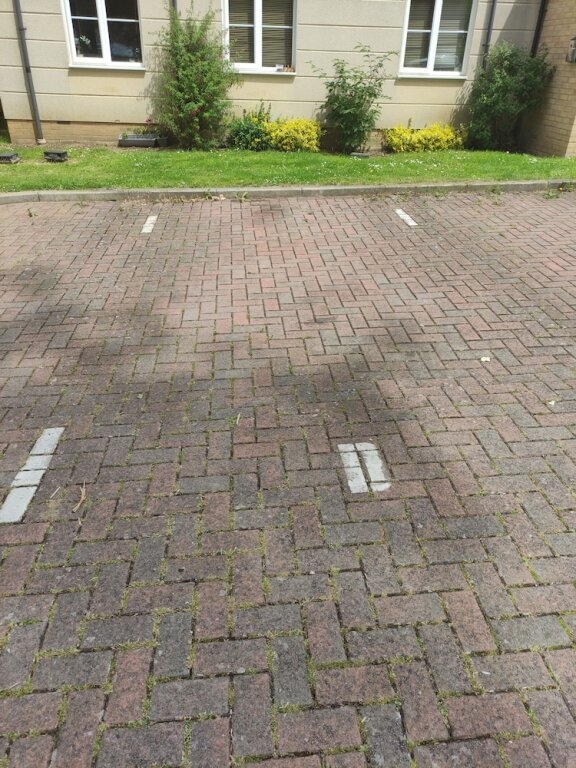 Immaculate 1-Bed Apartment In Borehamwood