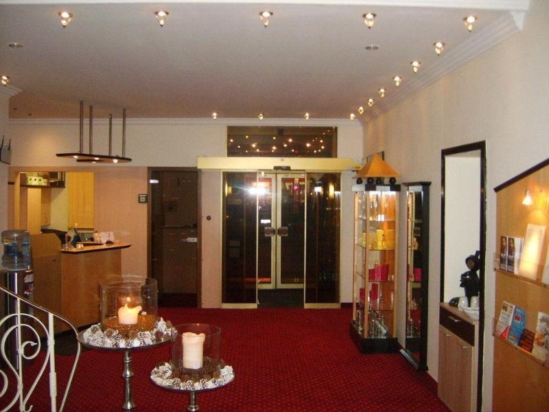 City Hotel by Celina