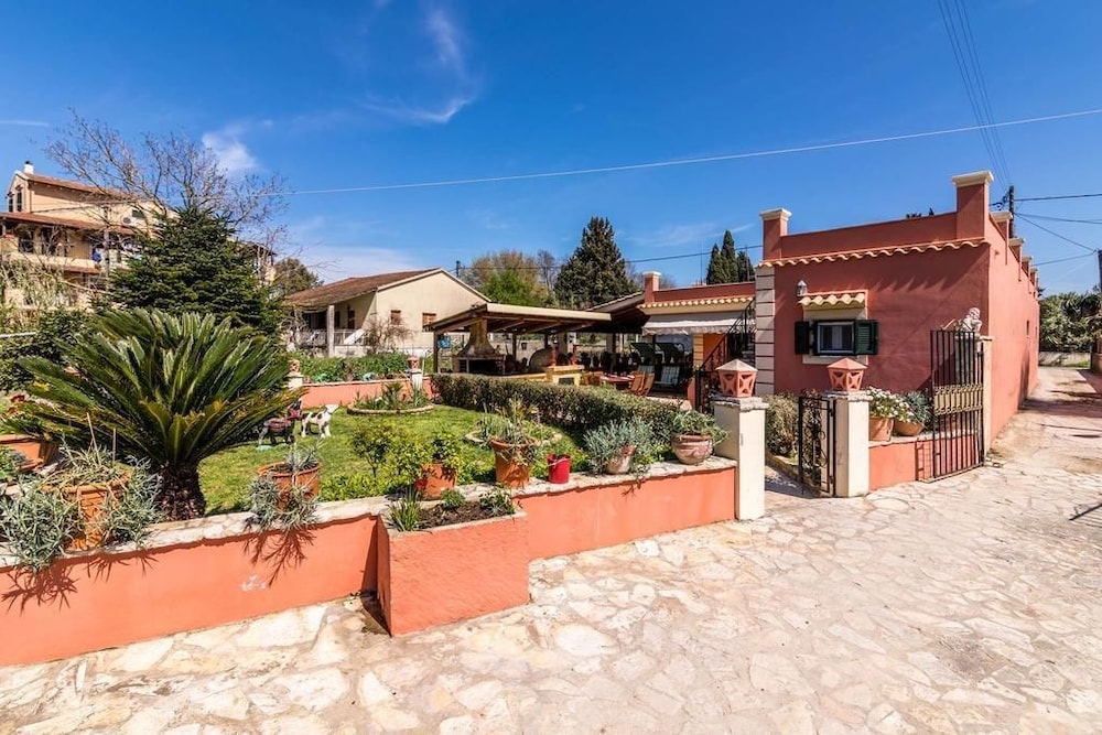 Antonela Sunshine Apartment By Corfuescapes