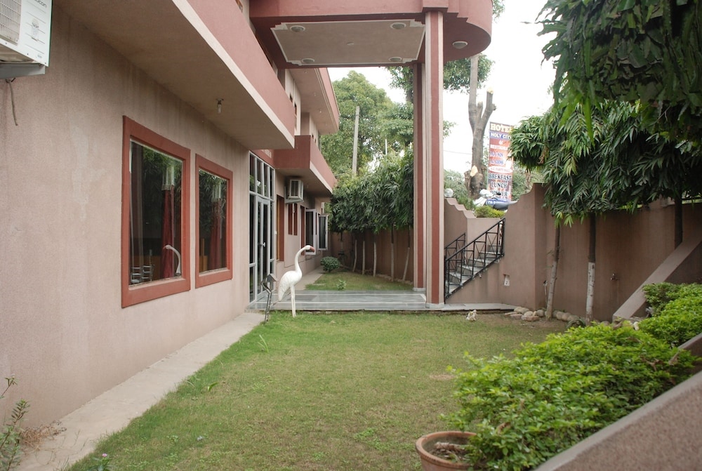 Hotel Holy City Paradise Inn