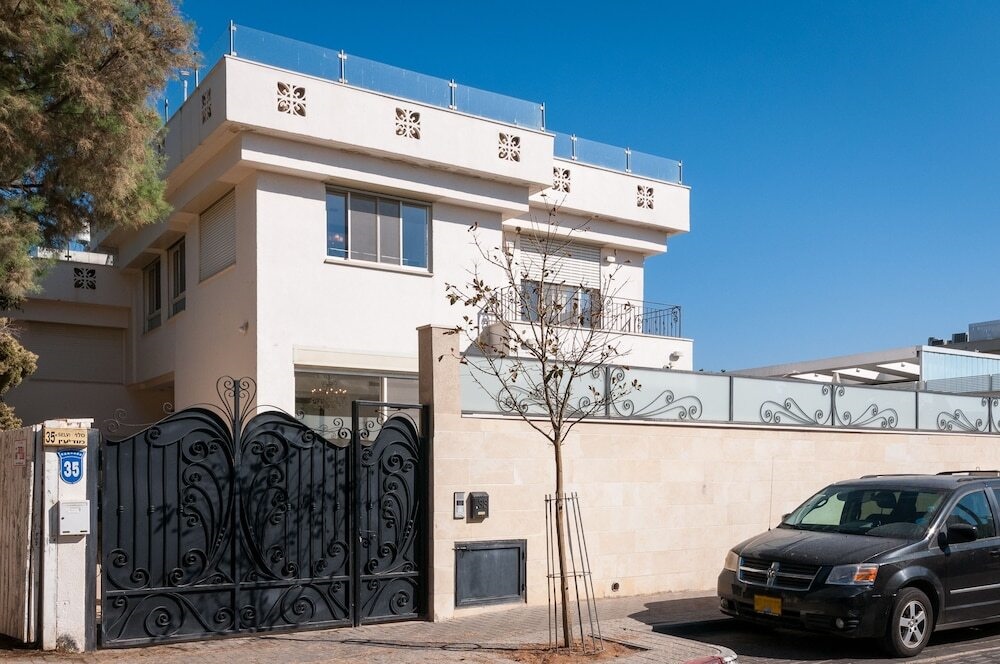 Luxurious Villa With Great Location