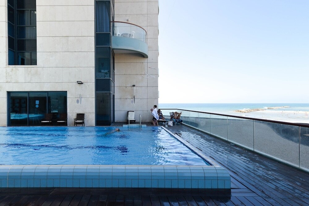 Deluxe 2 Bedroom Apartment In Herzylia