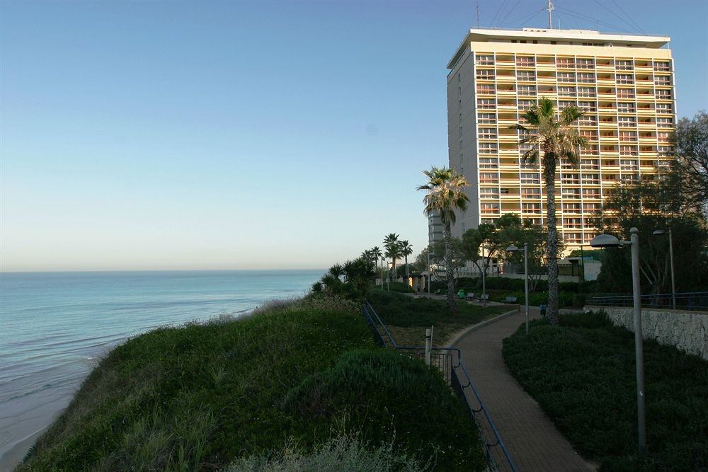 Seasons Hotel - Resort On The Beach