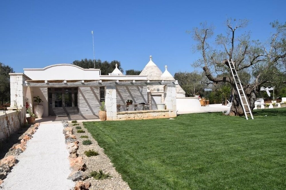 Trulli Olea With Pool