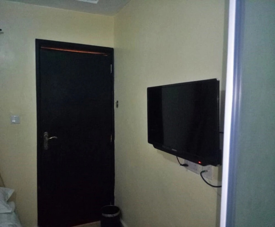 Olive Or Twist Lounge