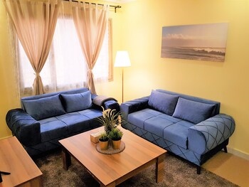 Cozy 2 Bedroom Apartment