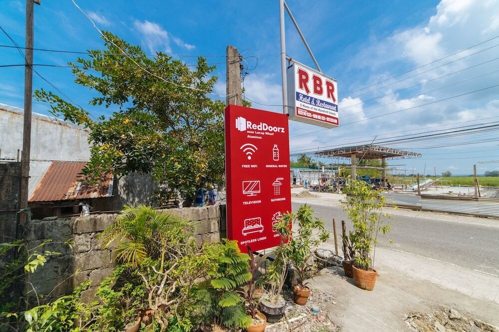 RedDoorz Near Lucap Wharf Alaminos