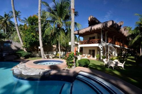 Mike's Dauin Beach Resort