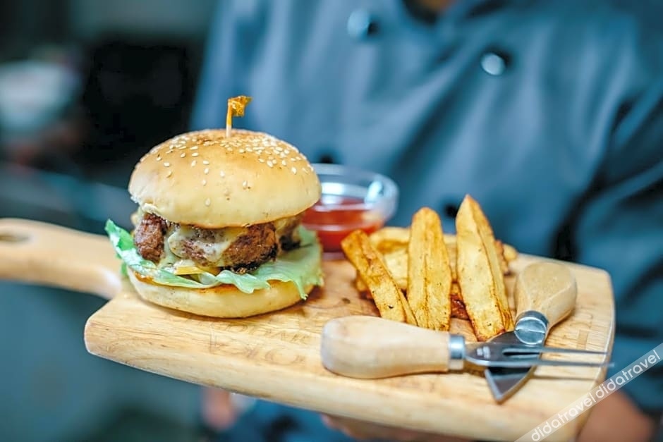 Navarro Hotel Caticlan (Navsot Corp.)