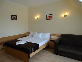 Emigrant Mini Hotel