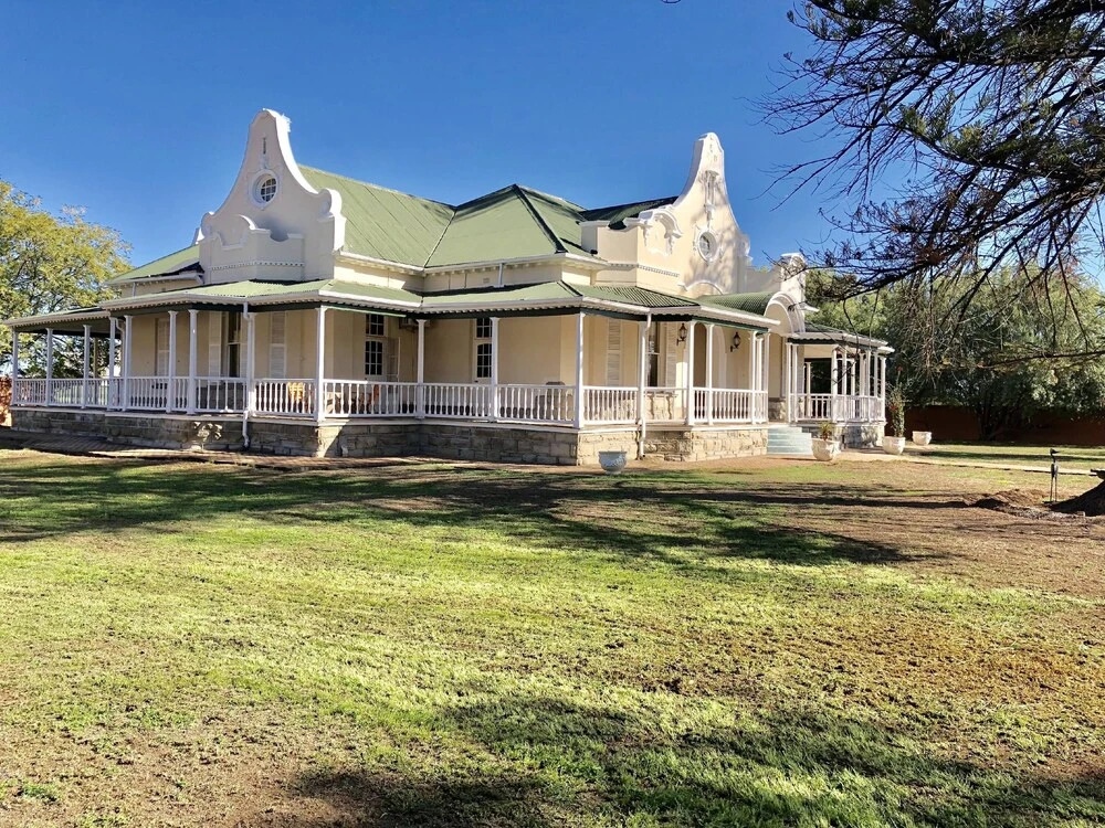 Bakenskraal Ostrich Palace