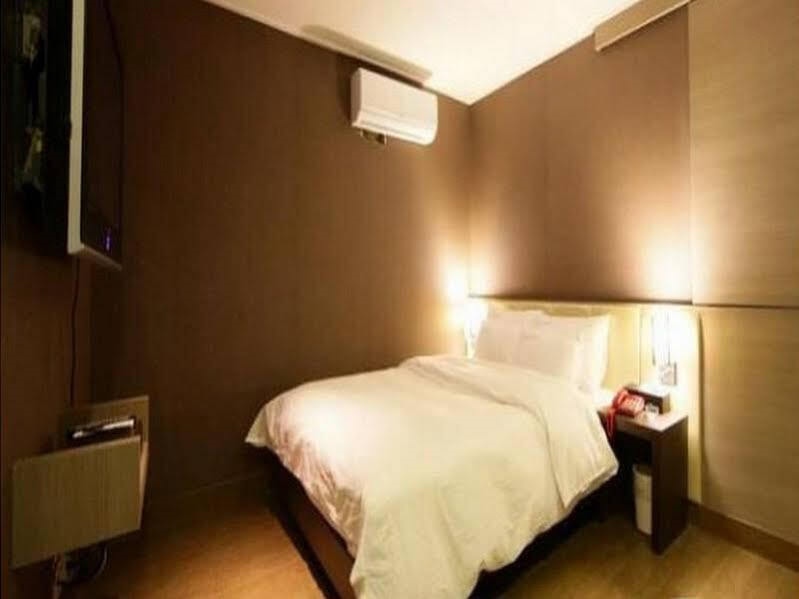 IMT 1 Hotel Wolgot