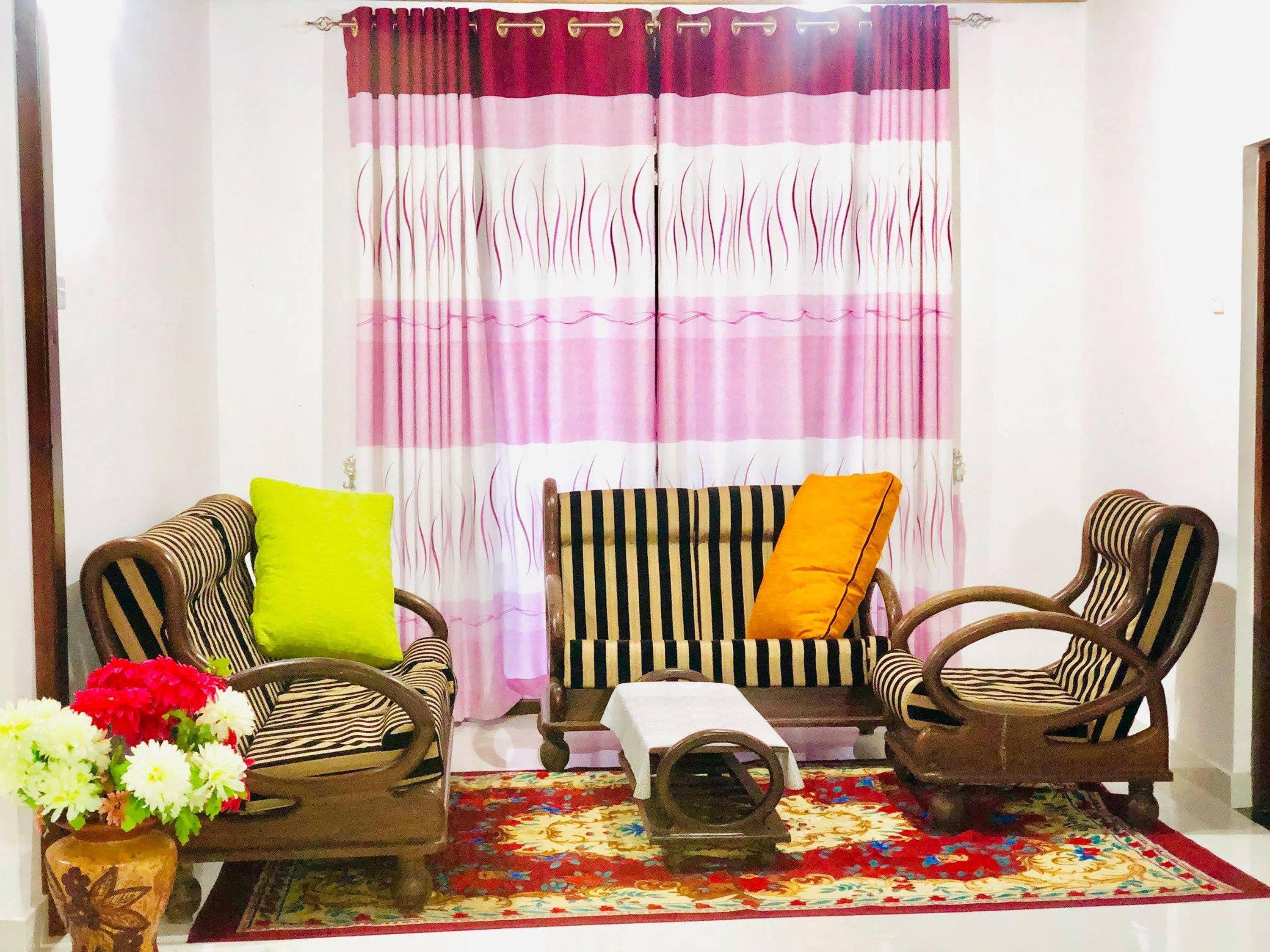 Family Ties Guest Inn