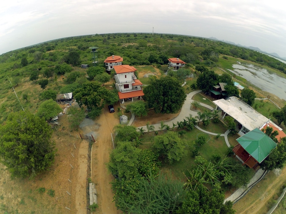 Lake Villa Resort