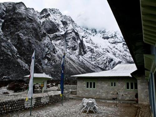 Yeti Mountain Home, Thame