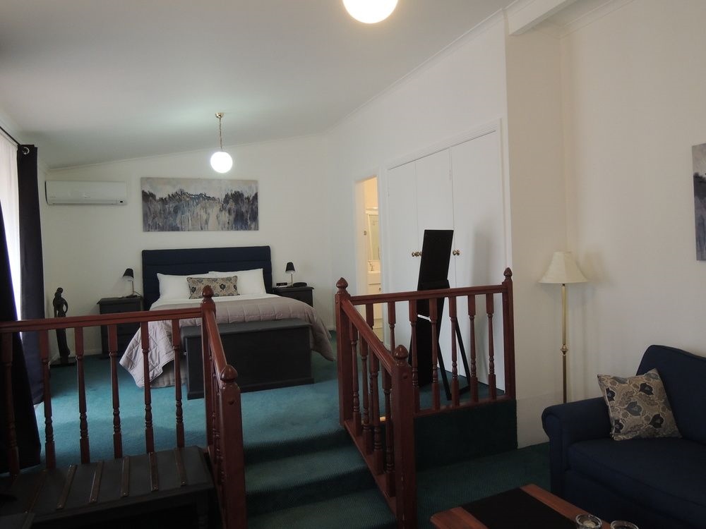 New England Motor Lodge