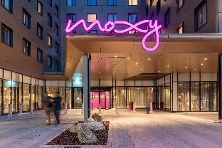 Moxy London Heathrow Airport