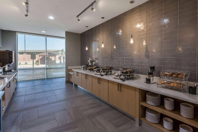 La Quinta Inn & Suites by Wyndham Houston East I-10