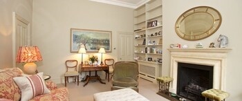 A Place Like Home - Elegant Flat In South Kensington