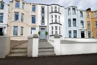 107 Eglinton Street
