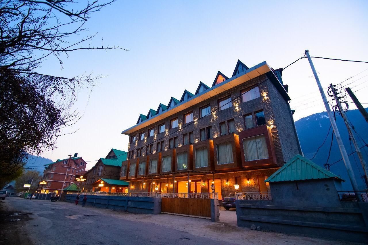 Coral Resort and Spa Centrally Heated Mountain Side Resort Manali
