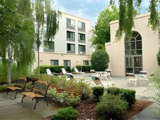 Courtyard By Marriott Nashua