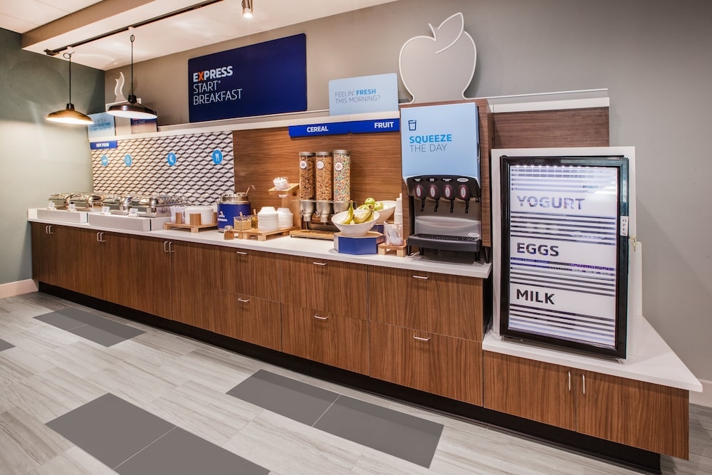 Holiday Inn Express & Suites Lindale