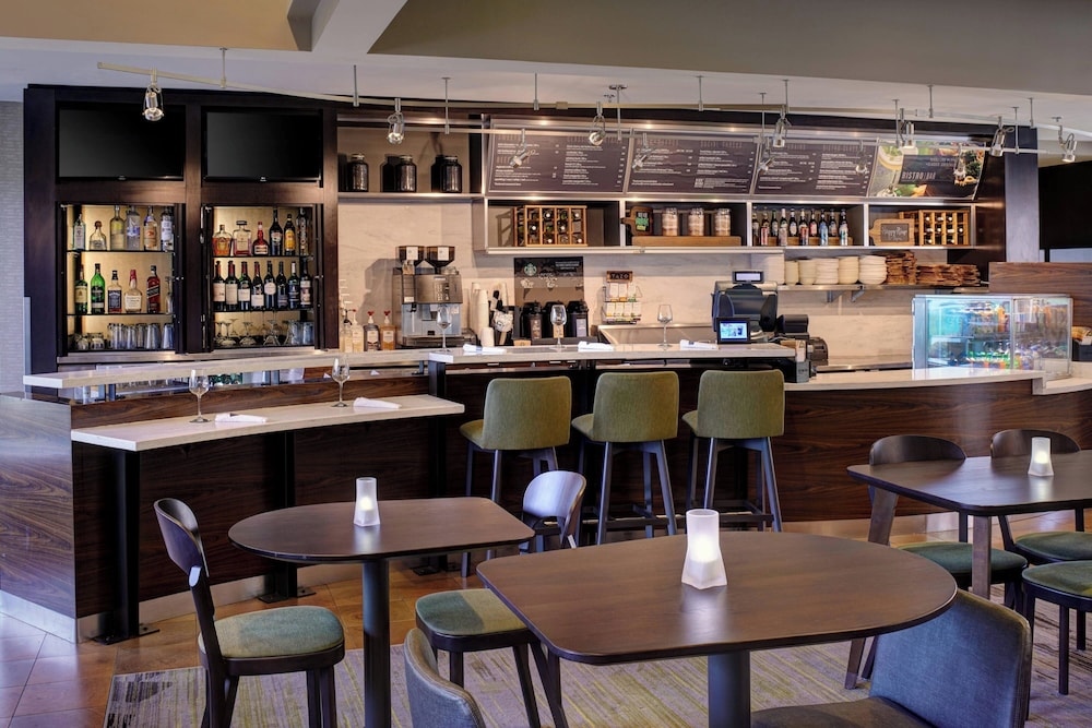 Courtyard By Marriott Detroit Dearborn