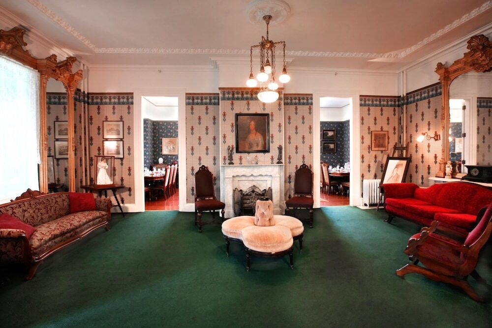 Wilbraham Mansion