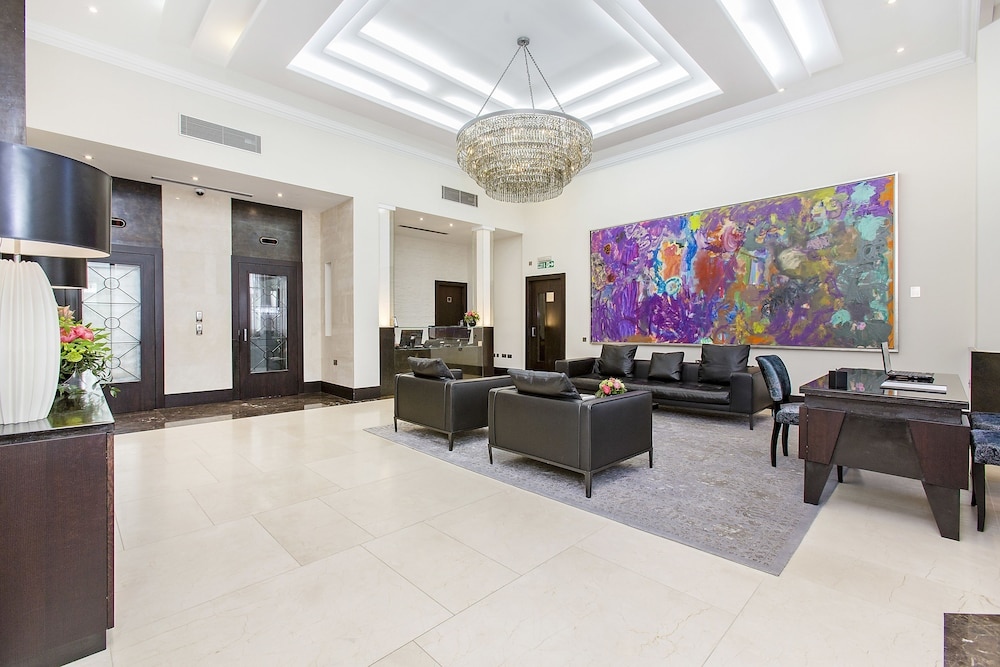 130 Queensgate Apartments