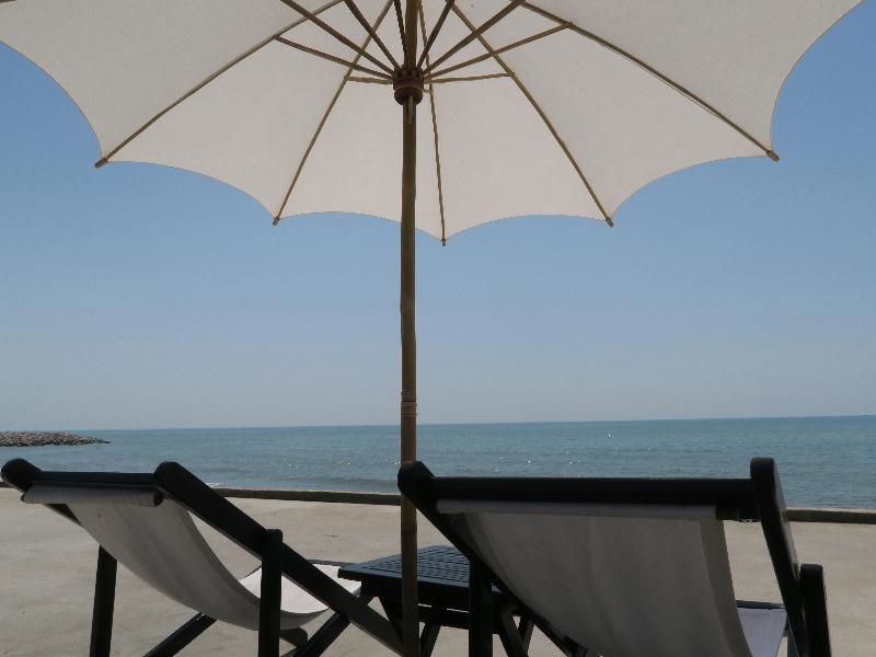 Chomtalay Resort At Had Chaosamran Beach