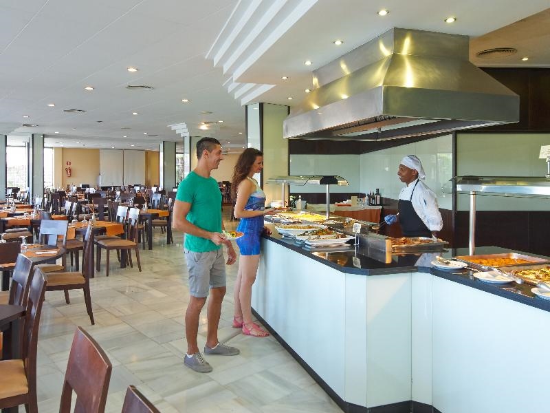 Hotel Illot Suites