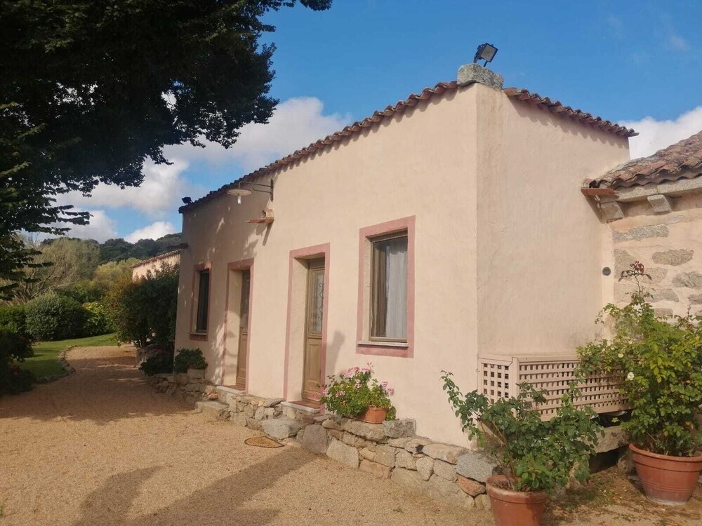 Impeccable 6-bed Villa in Luogosanto