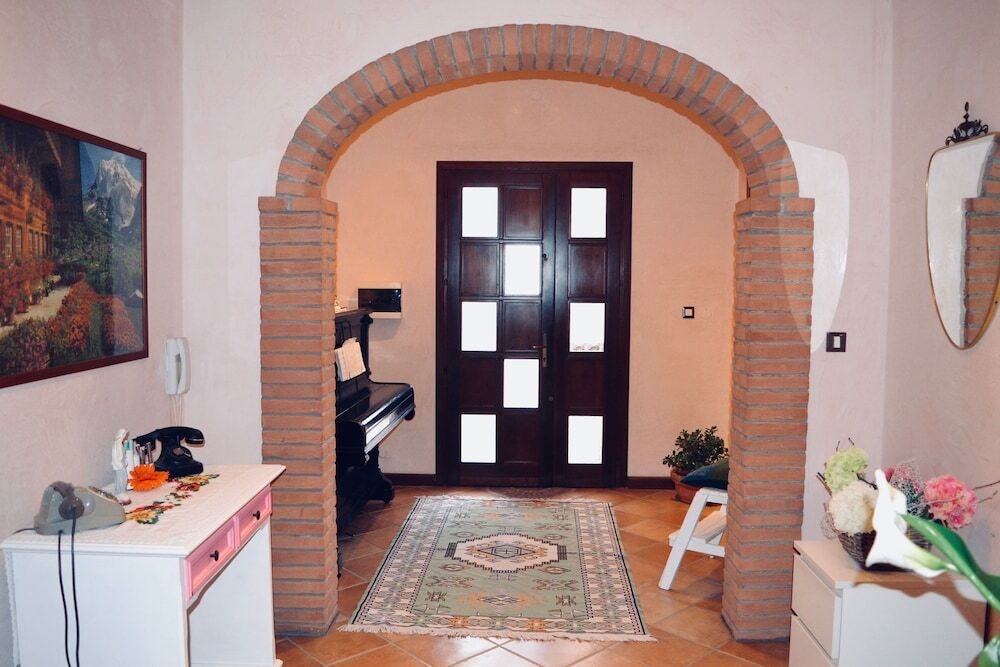 Ivana Thermal House
