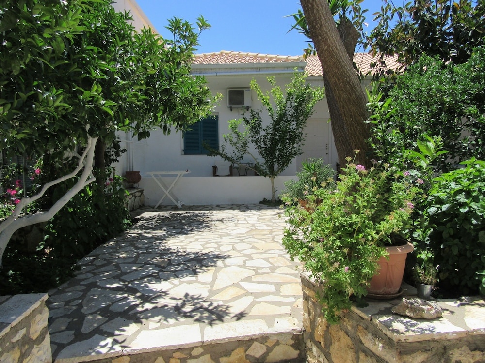 Stathoula's Studios Meganisi