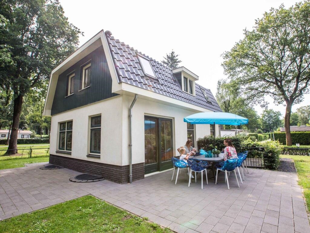 Luxurious Villa With Dishwasher, in the Nature of De Veluwe