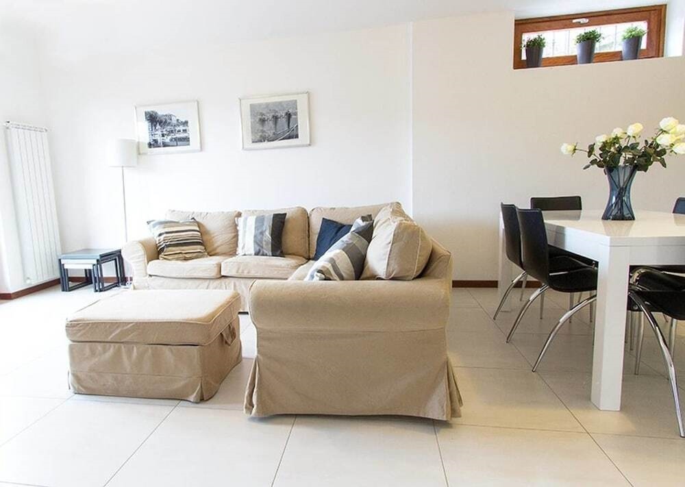 Family Friendly Italian Lakes 3 Bedroom Villa With Wifi, Bbq, Lake Views, Games Console