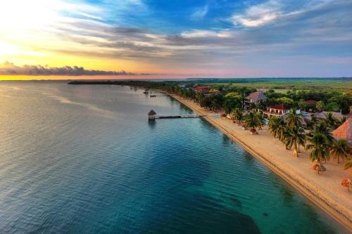 Almond Beach Resort At Jaguar Reef