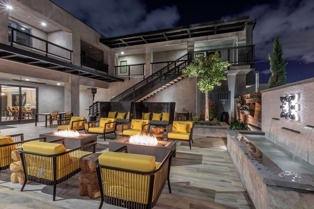 Bluestem Hotel Torrance Los Angeles, Ascend Hotel Collection