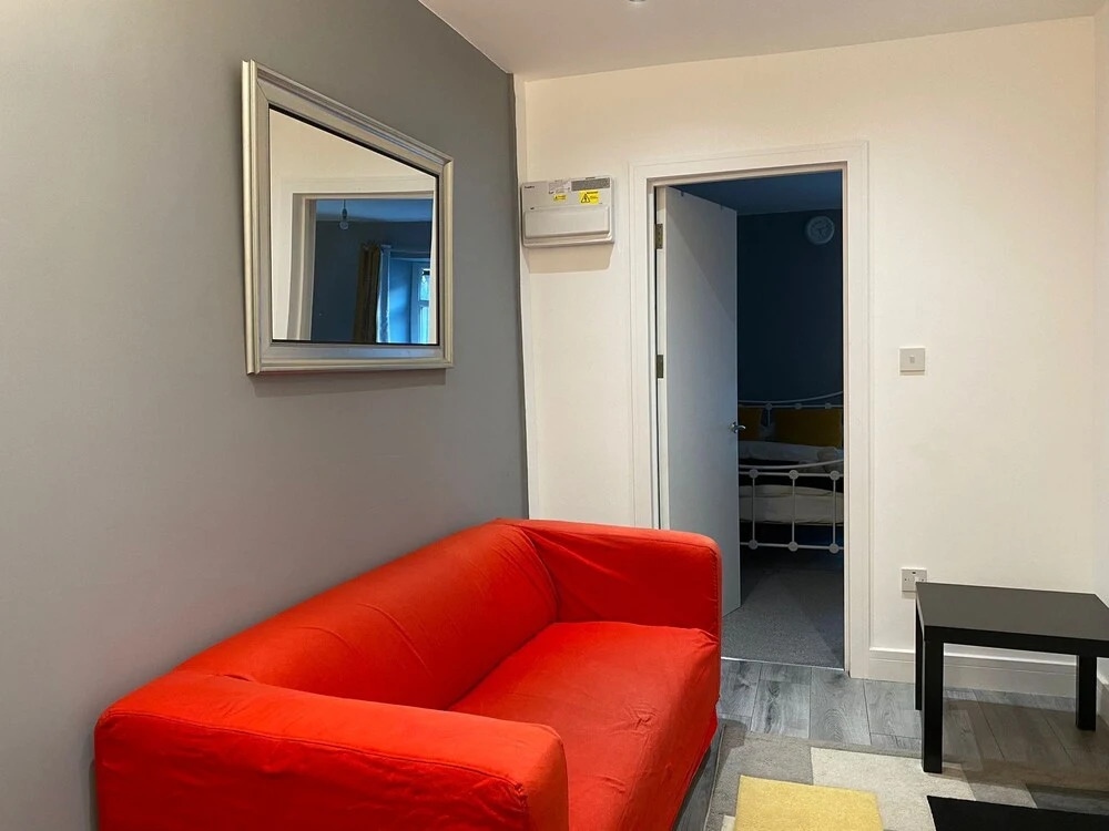 Cosy 2 Bed Flat 1 In Bridgend