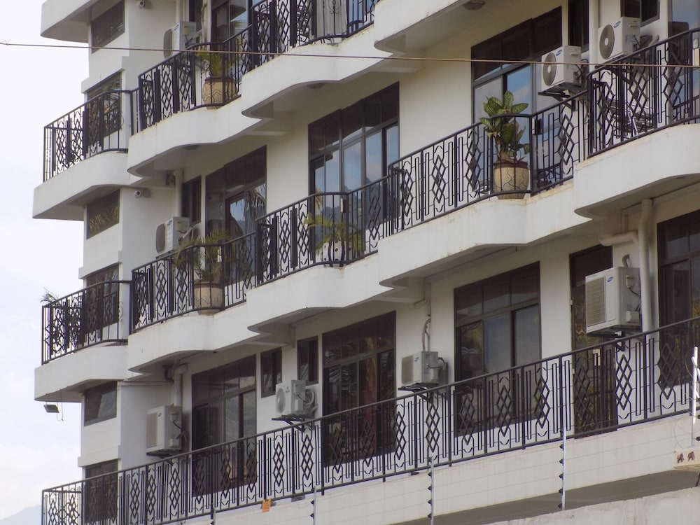 Machare British Hotel