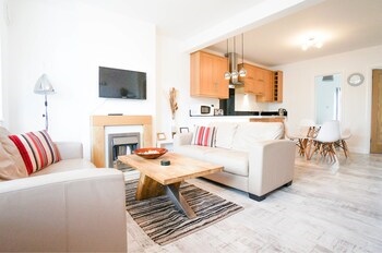 Aaa Stay Apartments
